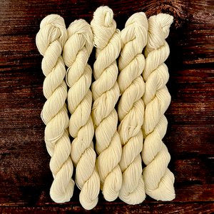Type 49178M - MCS Silky 4ply Mini - 25 x 20grm Hanks