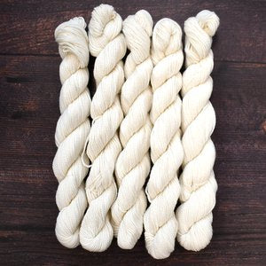 Type 49189M - Fine 20.5 Mic Organic Sheila`s HT Mini - 25 x 20grm Hanks